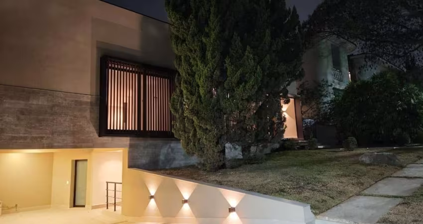 CASA TERREA A VENDA EM ALPHAVILLE - NOVA RESCEM CONSTRUIDA