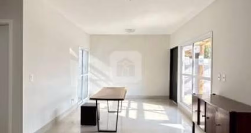 Casa condomínio fechado para venda no bairro Jardim Inconfidência.