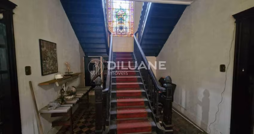 Casa à venda na Rua Osório de Almeida, Urca, Rio de Janeiro - RJ