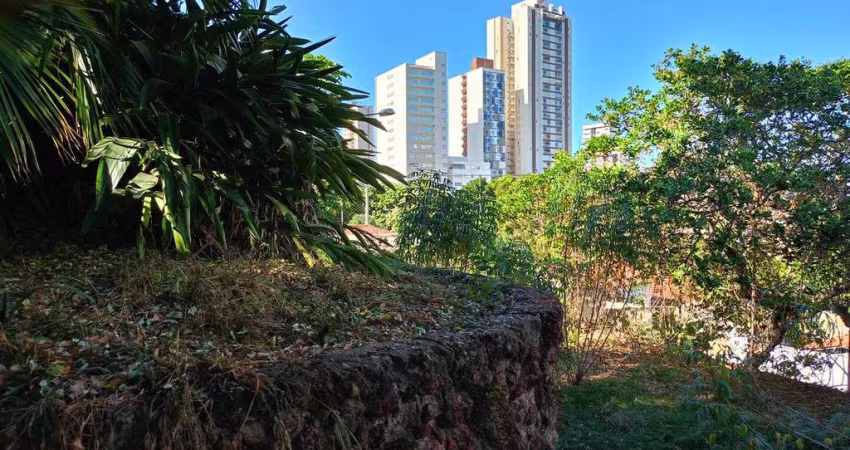 Sobrado com Terreno de 1.490m² à Venda no Quilombo prox edificio Arthé