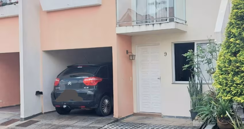 Lindo sobrado em condominio fechado, perfeito para quem busca segurança e conforto.