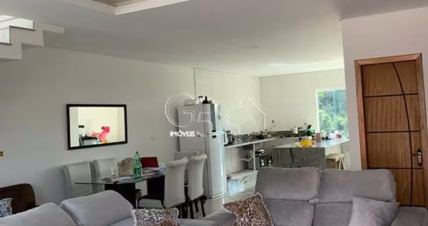 Conheça esta incrível casa em condomínio à venda em Franco da Rocha-SP, no bairro Villa Verde! 3 quartos, 1 suíte, 2 salas, 3 banheiros, 4 vagas de garagem e 200m² de área. Imperdível!