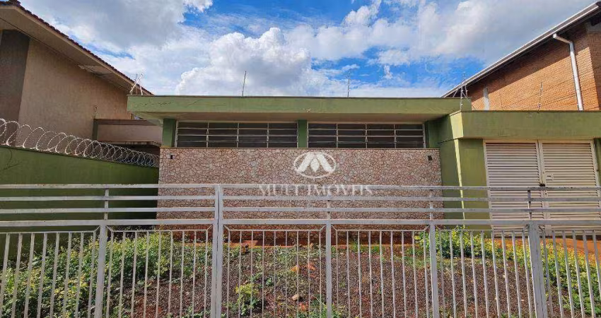 Casa Térrea em excelente localização no Bairro Boulevard com terreno de 460m² e 232,27m² de área construída.