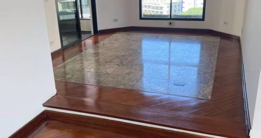Apartamento em Moema venda ou locação com 3 quartos, 3 vagas, 221m²