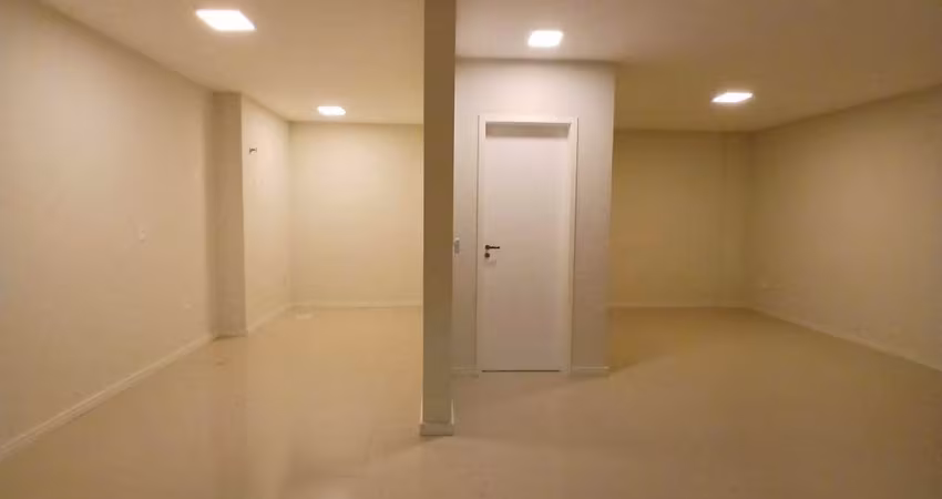 Sala comercial para alugar com 45m² para aluguel na Av. Santos Dumont no bairro Bom Retiro por R$1.700,00 + taxas