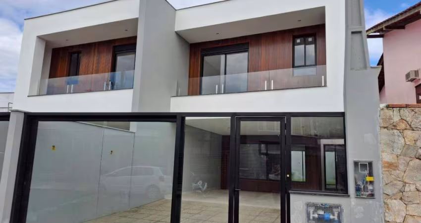 Sobrado Geminado Alto Padrão Novo com 3 Suítes e Escritório à Venda no Saguaçú – R$ 1.380.000,00
