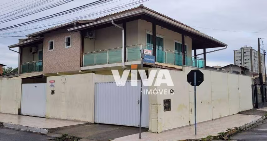 Casa com 3 dormitórios à venda, 220 m² por R$ 1.200.000,00 - São Vicente - Itajaí/SC