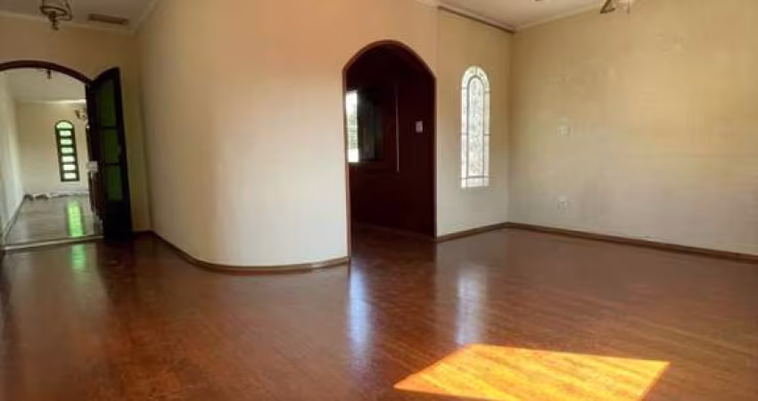 Casa para Locação em Mogi das Cruzes, Vila Lavínia, 2 dormitórios, 1 suíte, 2 banheiros, 1 vaga