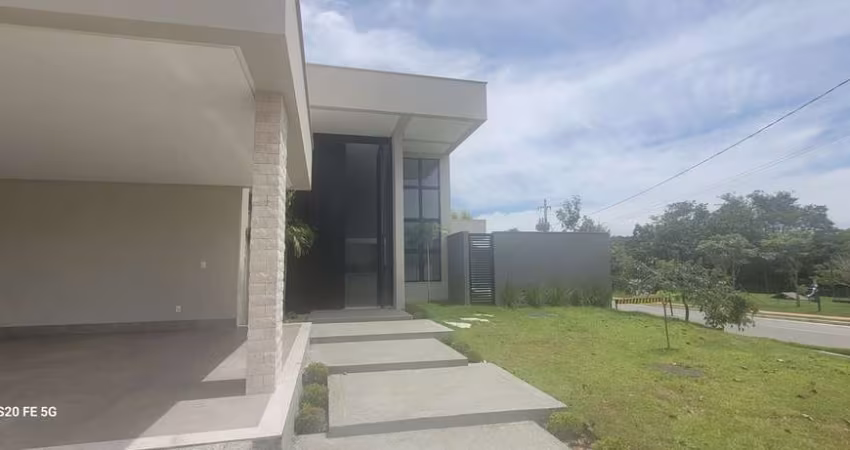 Casa com 4 suítes no Jardim Porto Casa em Condomínio com 4 Quarto(s) e 6 banheiro(s) à Venda, 301 por R$ 2.790.000 no setor Jardins Porto IN26603