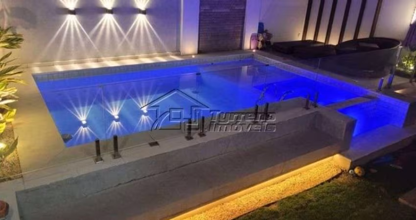 Linda casa com piscina no Urbanova
