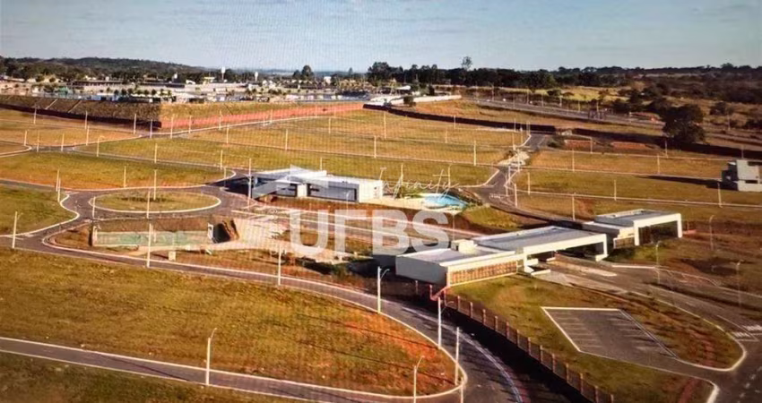Segurança e lazer incomparáveis nesse condomínio fechado Solaris Laguna