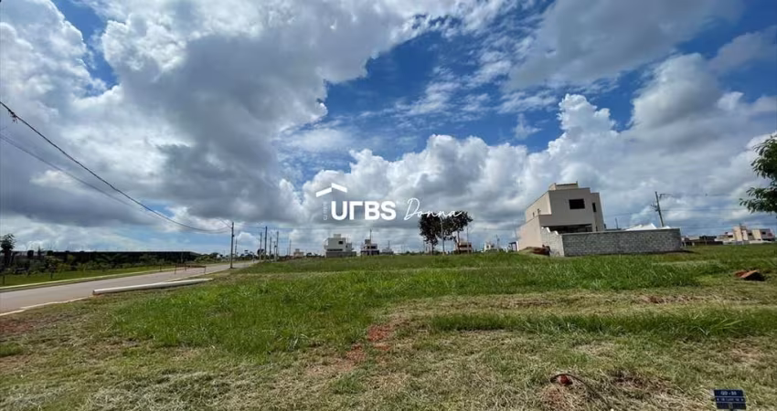 Excelente lote de esquina no Condomínio Jardins Parma.