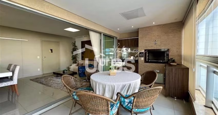 Apartamento com 4 suítes, sendo 1 master com banheira, 2 americanas e 1 plena. 163 m².