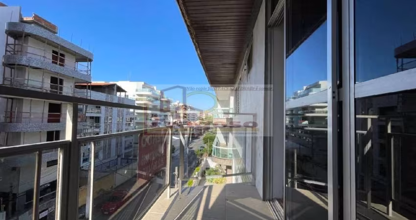 Cobertura à venda em Cabo Frio-RJ, no bairro Braga, com 4 quartos, 2 suítes.