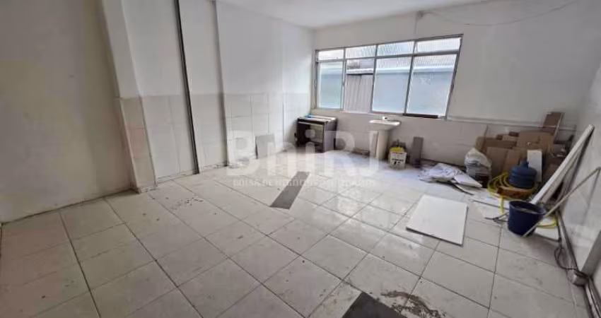 Sobreloja à Venda na Avenida Nossa Senhora de Copacabana com 50m² Abaixo do preço!!!