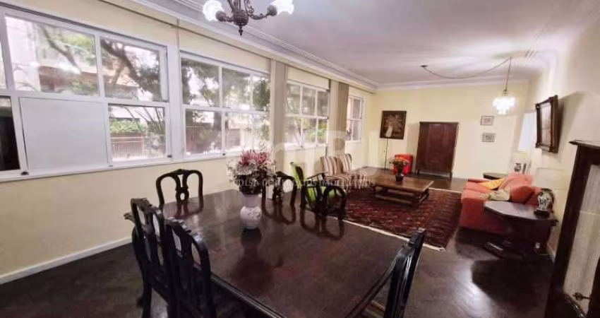 Super oportunidade!!! Amplo apartamento de 3 quartos com vaga no melhor ponto de Ipanema por um preço incrível!!!