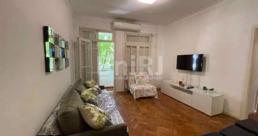 EXCELENTE APARTAMENTO DE 2 QUARTOS  À VENDA NA AVENIDA ATLÂNTICA