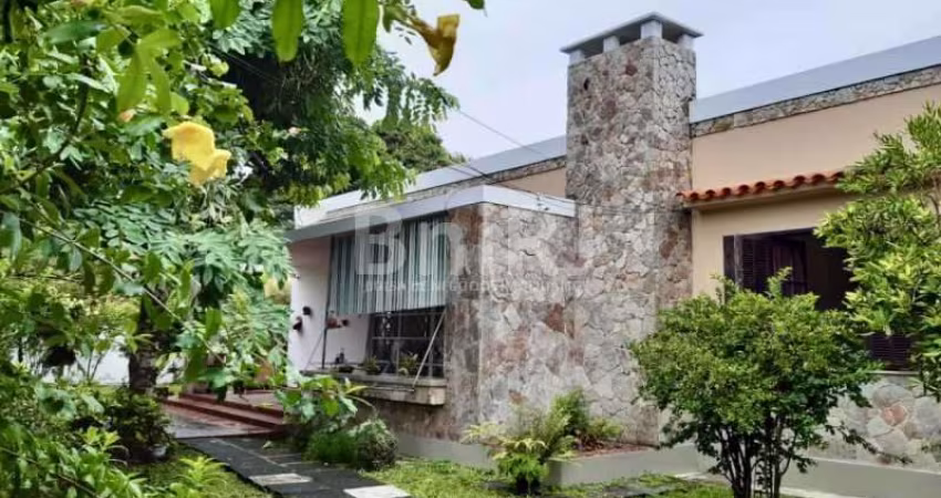 VENDO: EXCELENTE CASA LINEAR em Paquetá com 185m2 de área Construída em 933m2 de Terreno.