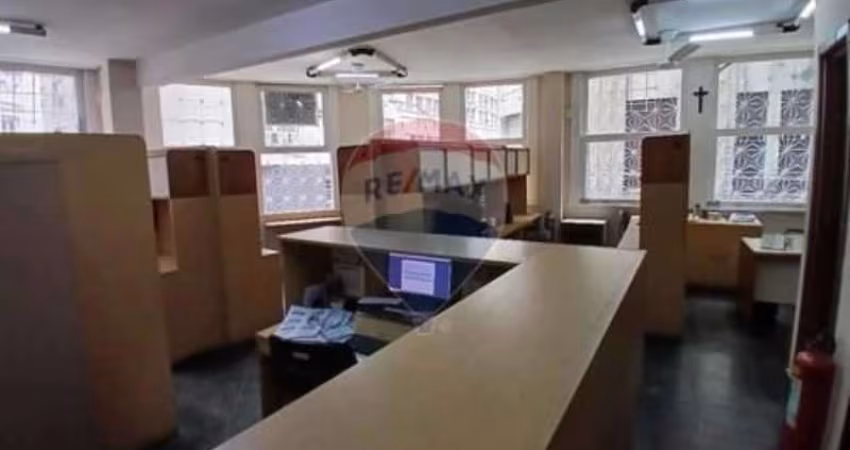 Maximize Seu Potencial: Sala Comercial de 56m² com 12 Ambientes Prontos para o Sucesso! 1031-71