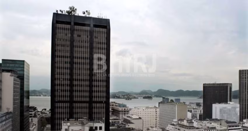 VENDO EXCELENTE APARTAMENTO DE 2 QUARTOS COM VISTA PANORAMICA NO CENTRO RIO DE JANEIRO RJ EM PREDIO MISTO