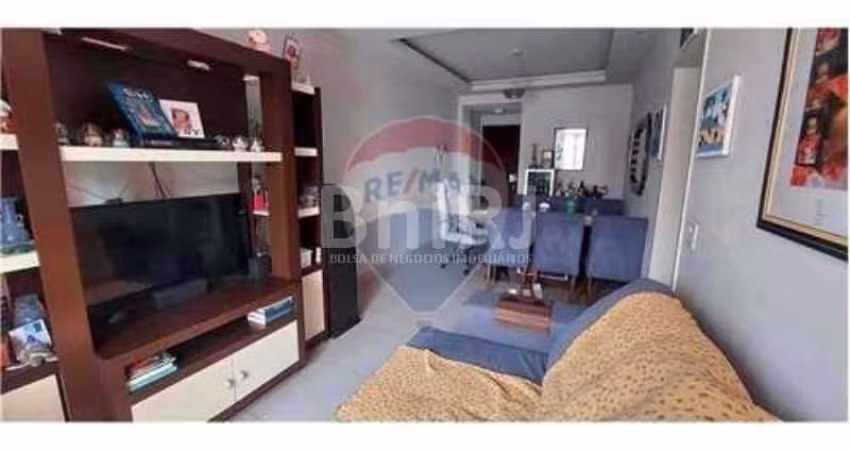 Lindo Apartamento no Andaraí, de 2 quartos (1 suíte) a 300 metros do Shopping Boulevard e a 150 metros do Supermercado Guanabara.1033-23