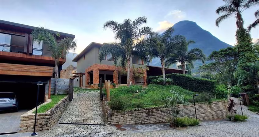 CASA EM CONDOMINIO FECHADO. RETIRO - PETROPOLIS - RJ.