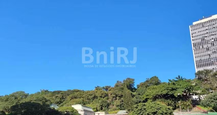 APARTAMENTO À VENDA,PRÒXIMO AO METRÔ