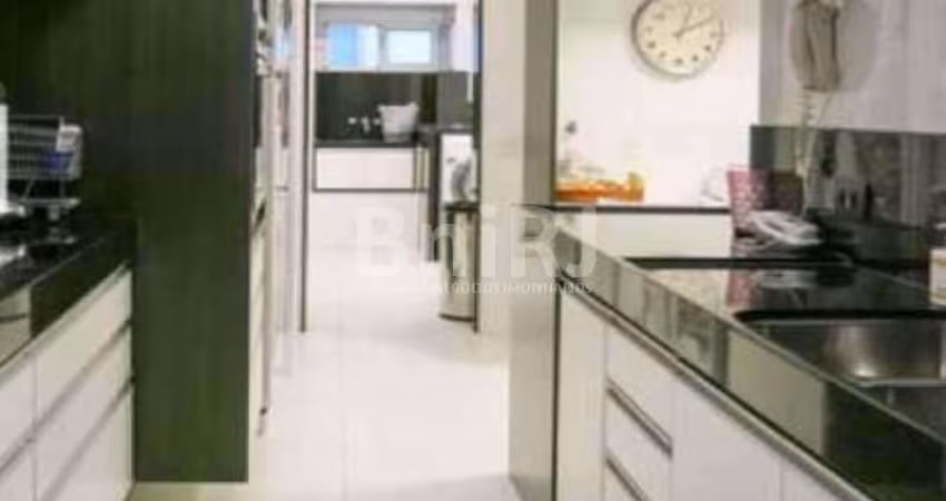 Apartamento à venda com 4 quartos, 4 suítes próximo a duas Praias em COPACABANA