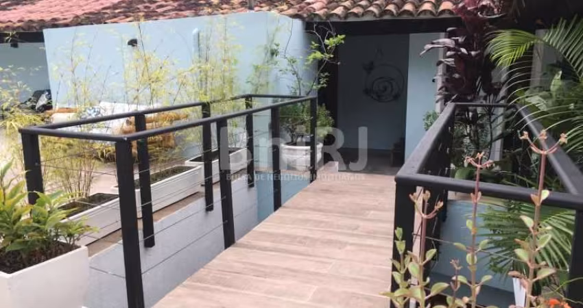 Venha morar no Joá, um dos bairros mais exclusivos do Rio, com vista para a montanha, a poucos passos do mar.
