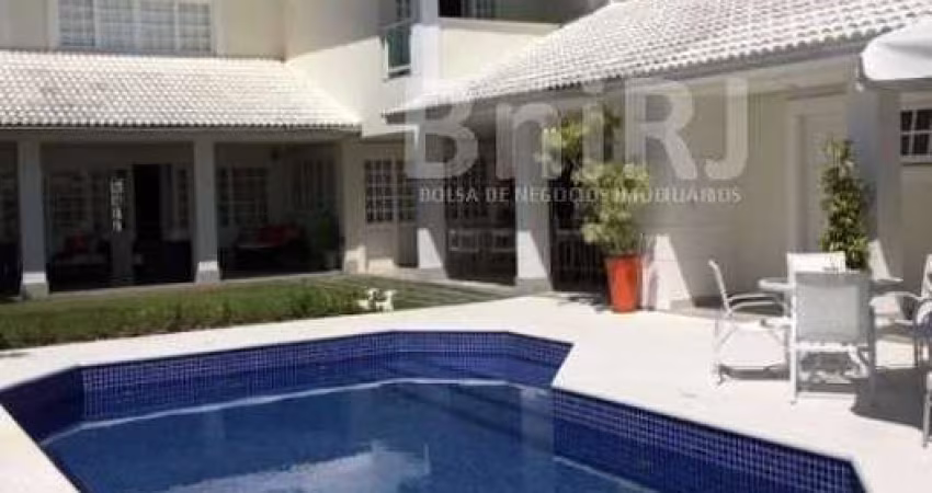 Casa de luxo no condomínio Malibu