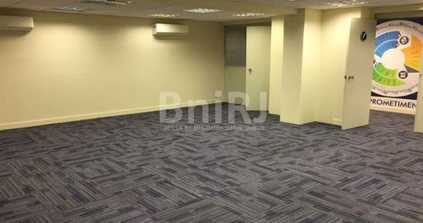 Sala Comercial 300mtrs², Centro do Rio de Janeiro, próximo ao Teatro Municipal!