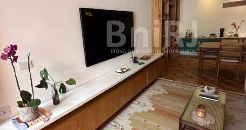 Oportunidade! Apartamento à venda de 126m2 sendo 3 quartos com 1 vaga de garagem