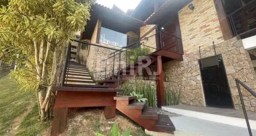 Ampla casa 2 pavimentos em Itaipu, excelente localização