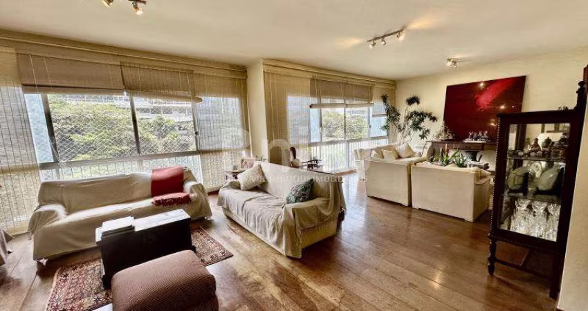 4 quartos, com 2 suites e 4 vagas na garagem no Leblon