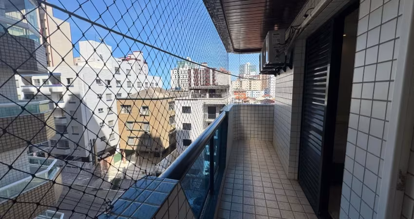 apartamento 3 dormitorios sendo 1 suite com sacada vista mar 180 metros da praia