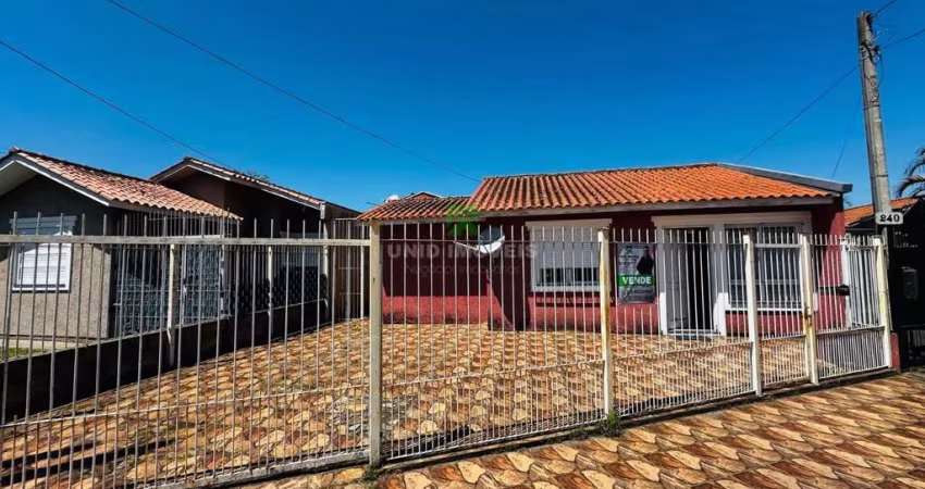 Casa à venda em Porto Alegre-RS, bairro Hípica! 2 quartos, 2 salas, 1 banheiro, 3 vagas de garagem, 50m² de área!