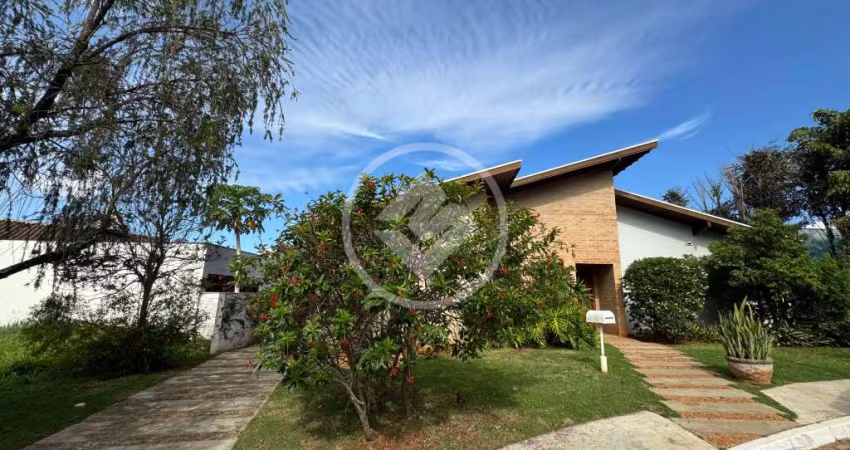 Casa TÉRREA de 240 m2 em condomínio fechado com lindo lazer, 3 dormitórios sendo 1 suíte, escritório, gourmet e quintal grande, em Barão de Geraldo. codigo: 114873
