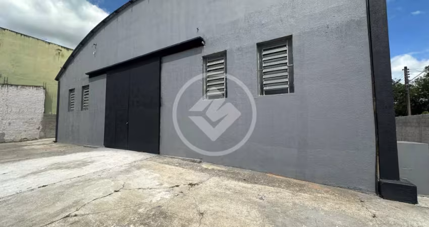 Galpão disponível para locação em Jacareí  Área total: 1100m² Área construída: 680m² Área de Galpão 500m2  Copa, 2 Vestiários, 2 banheiros, sala de apoio Corredores laterais e fundo Frente com espaço 