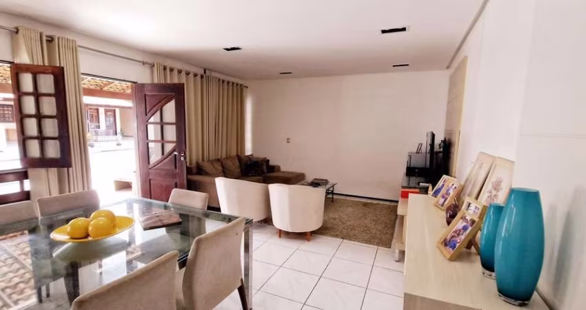 Casa de condomínio no Cohajap com 3 quartos, sendo 2 suítes 130 Metros no Turim