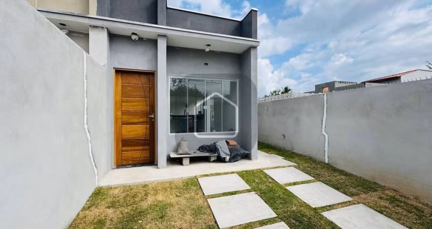 Casa com 03 Quartos à Venda no Bairro Golfinho