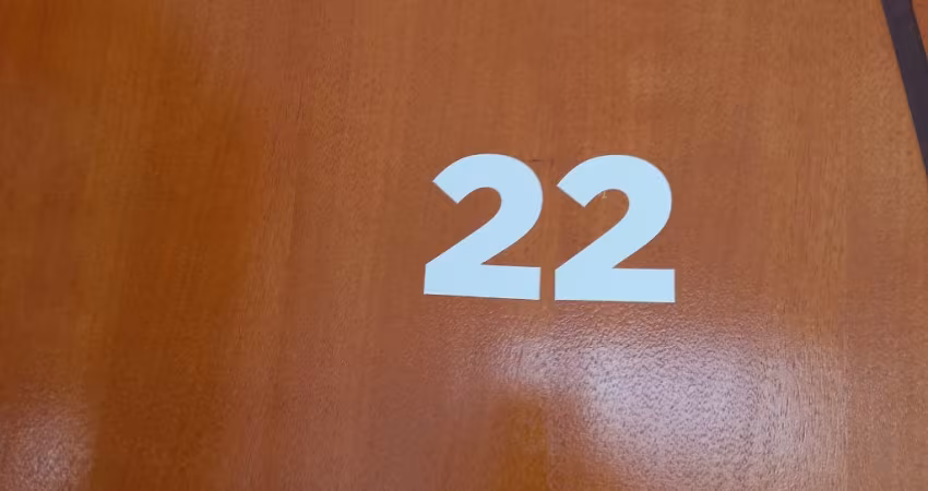 Apartamento 2 quartos 2⁰ andar.