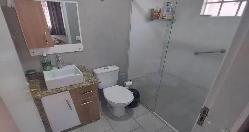 Linda casa com 4 quartos sendo 1 suite, 2 vagas - Vila Rosaria - São Paulo