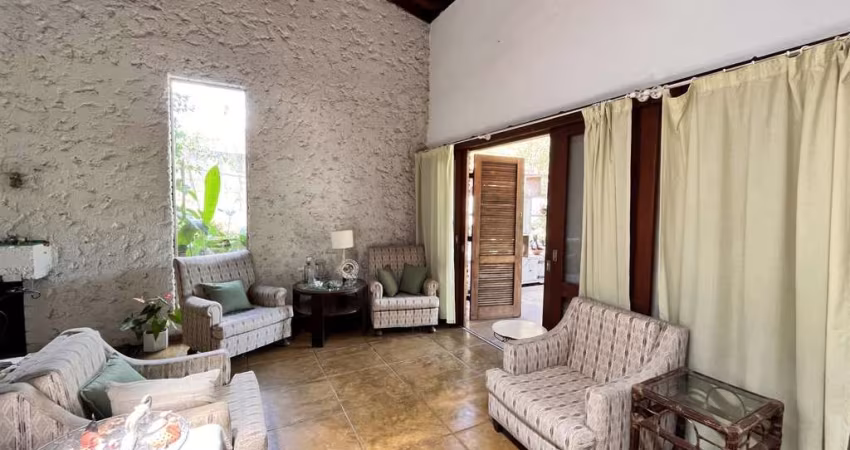 Casa para Locação em Carapicuíba, Chácara Vale do Rio Cotia, 4 dormitórios, 1 suíte, 3 banheiros, 5 vagas