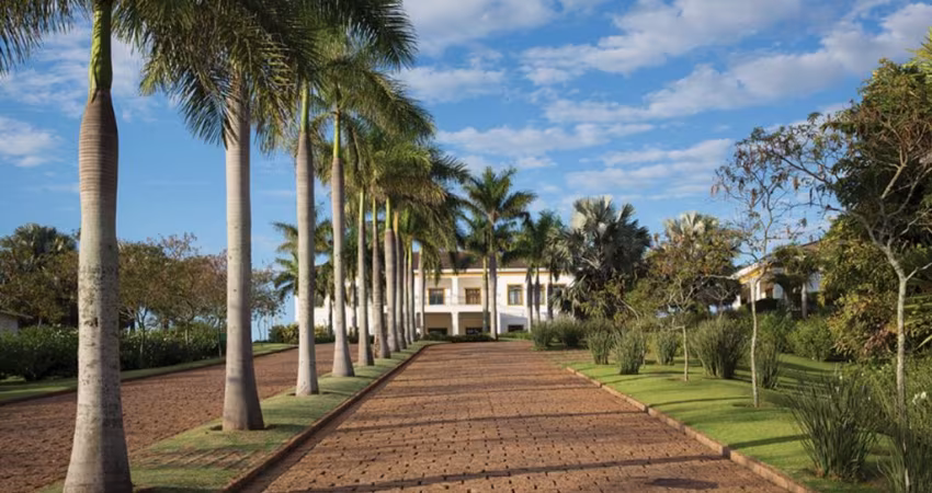 Terreno de 6.585 m²  em condomínio de luxo