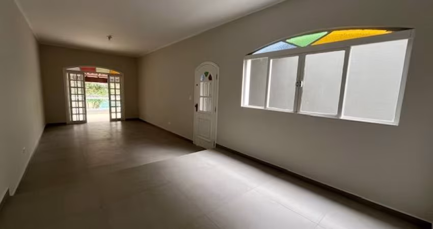 Charmosa Casa Pronta para Morar no Jardim Ester Yolanda, São Paulo - 3 Quartos, Suíte e Área Gourmet