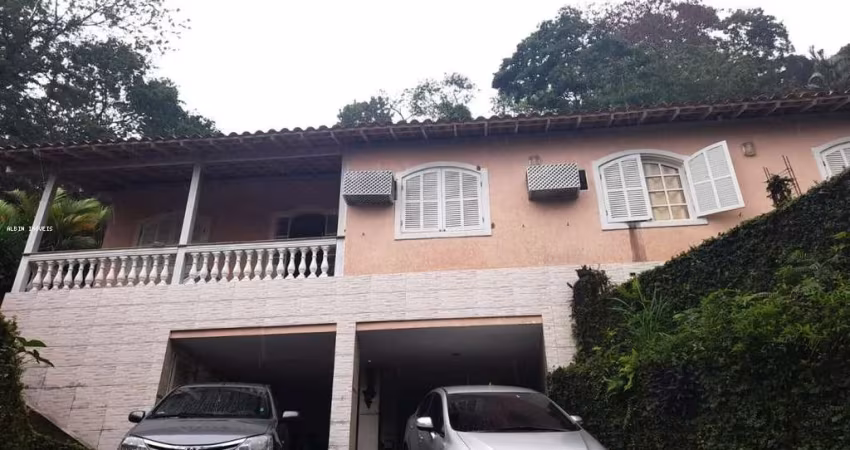 Casa em Condomínio para Venda em Niterói, Itaipu, 3 dormitórios, 1 suíte, 3 banheiros, 3 vagas