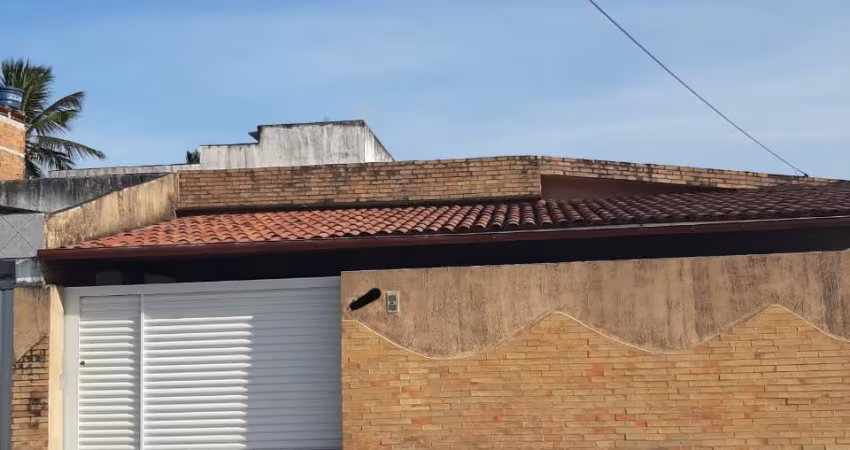EXCELENTE CASA RESIDENCIAL NA TORRE COM 03 QUARTOS E EXCELENTE QUINTAL