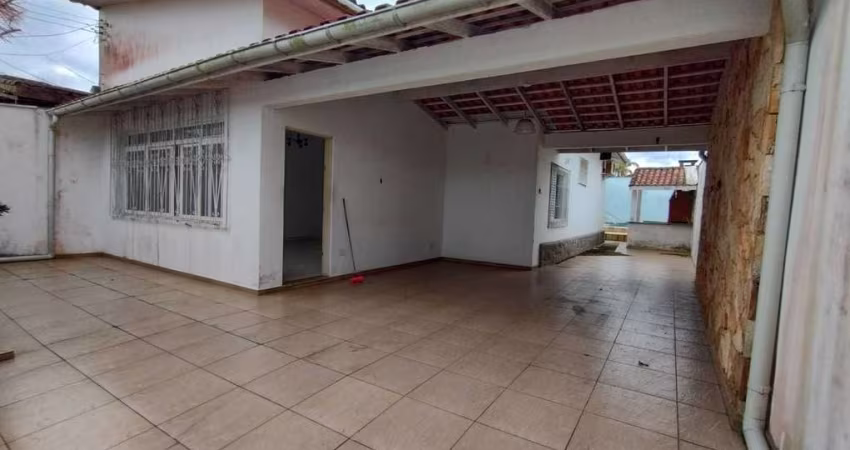 Casa Padrão com piscina!