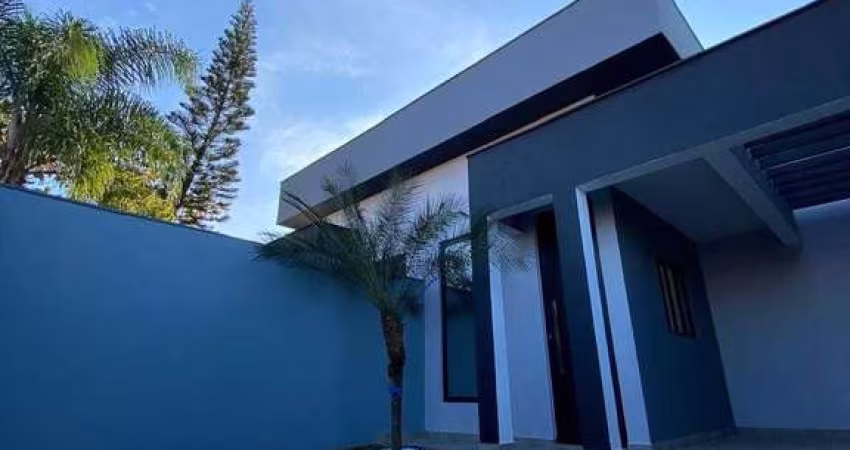 Casa com piscina!