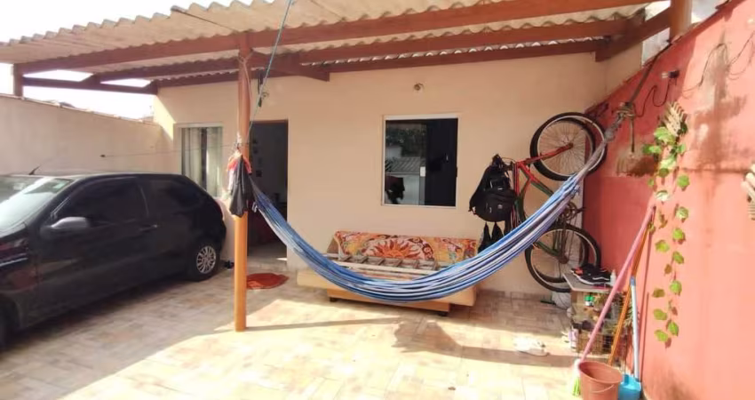 Oportunidade... Duas casas no mesmo terreno!